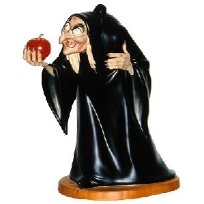 WDCC Disney Classics-Snow White Hag Take The Apple, Dearie