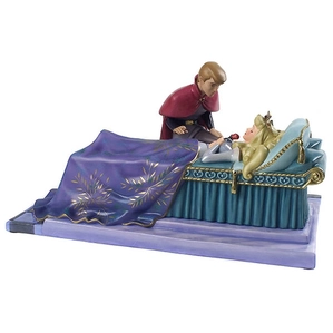 WDCC Disney Classics-Sleeping Beauty Prince Phillip And Princess Aurora Love's First Kiss